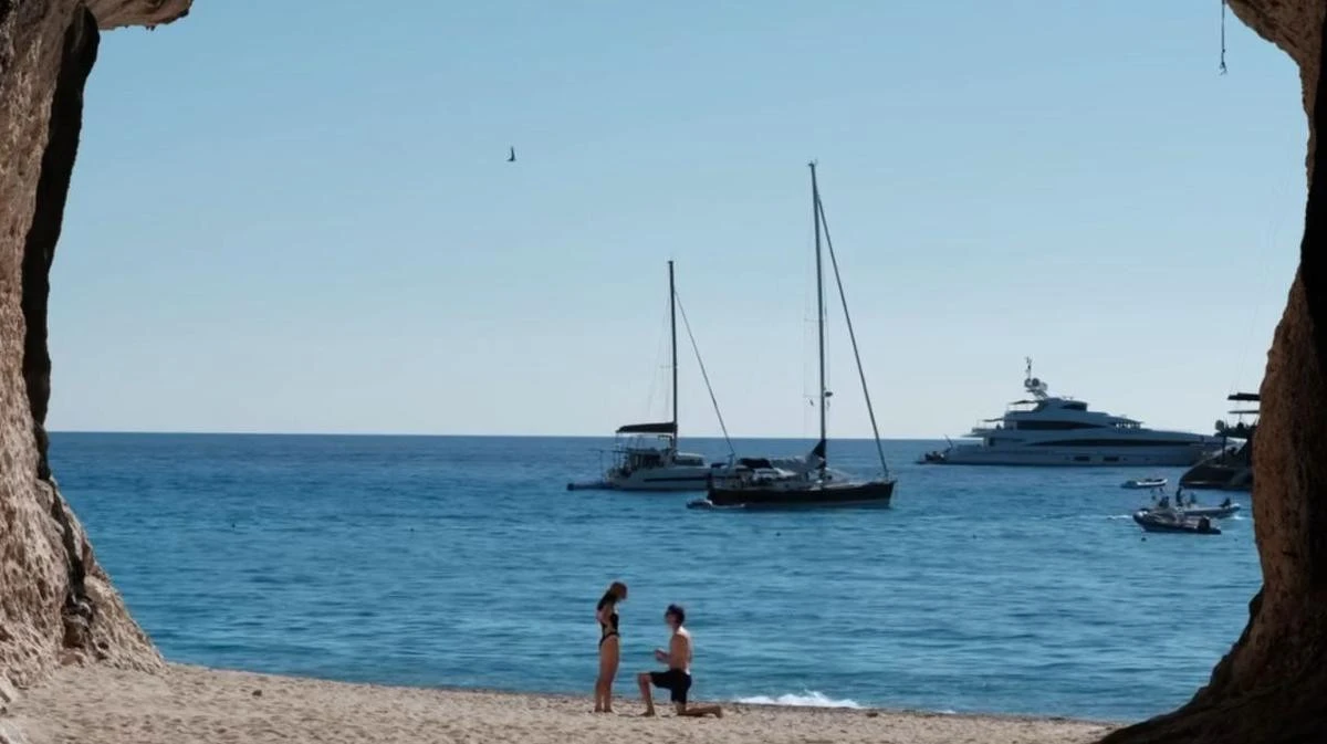 Aussie sports star announces engagement at iconic location