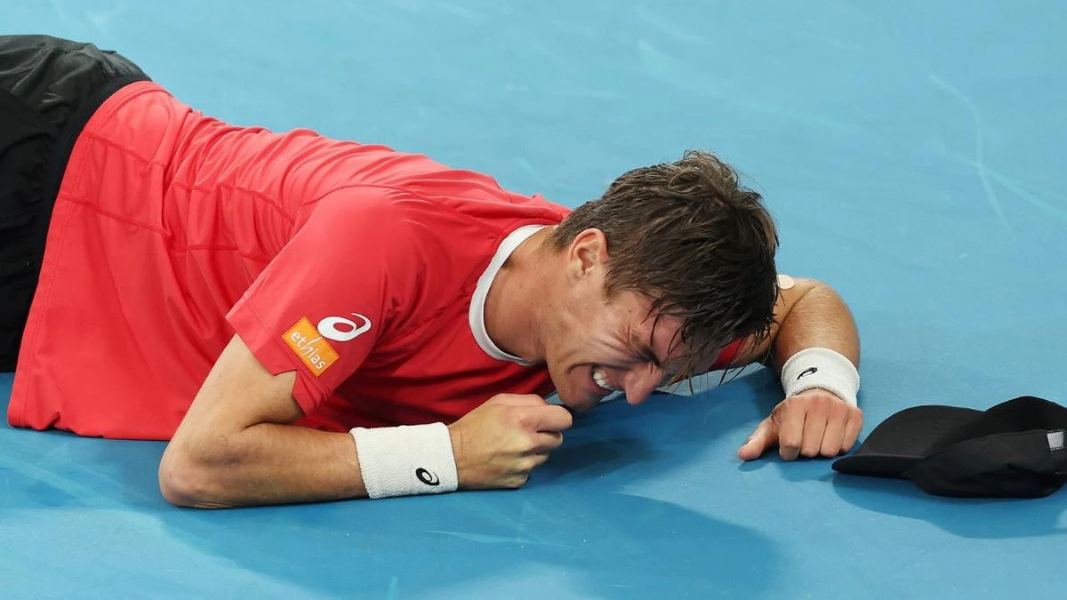 Legend fumes as Alex de Minaur match descends into chaos: ‘Barbaric’