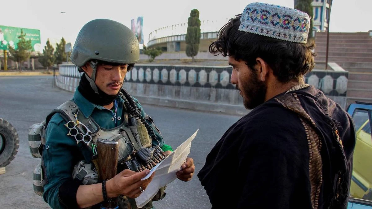 Taliban sweep through Afghan districts