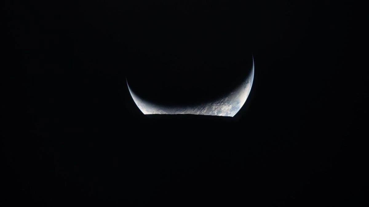 Dark side of the moon: Artemis II astronauts send back first images