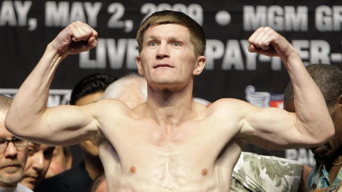 Beloved former boxing world champion found dead
