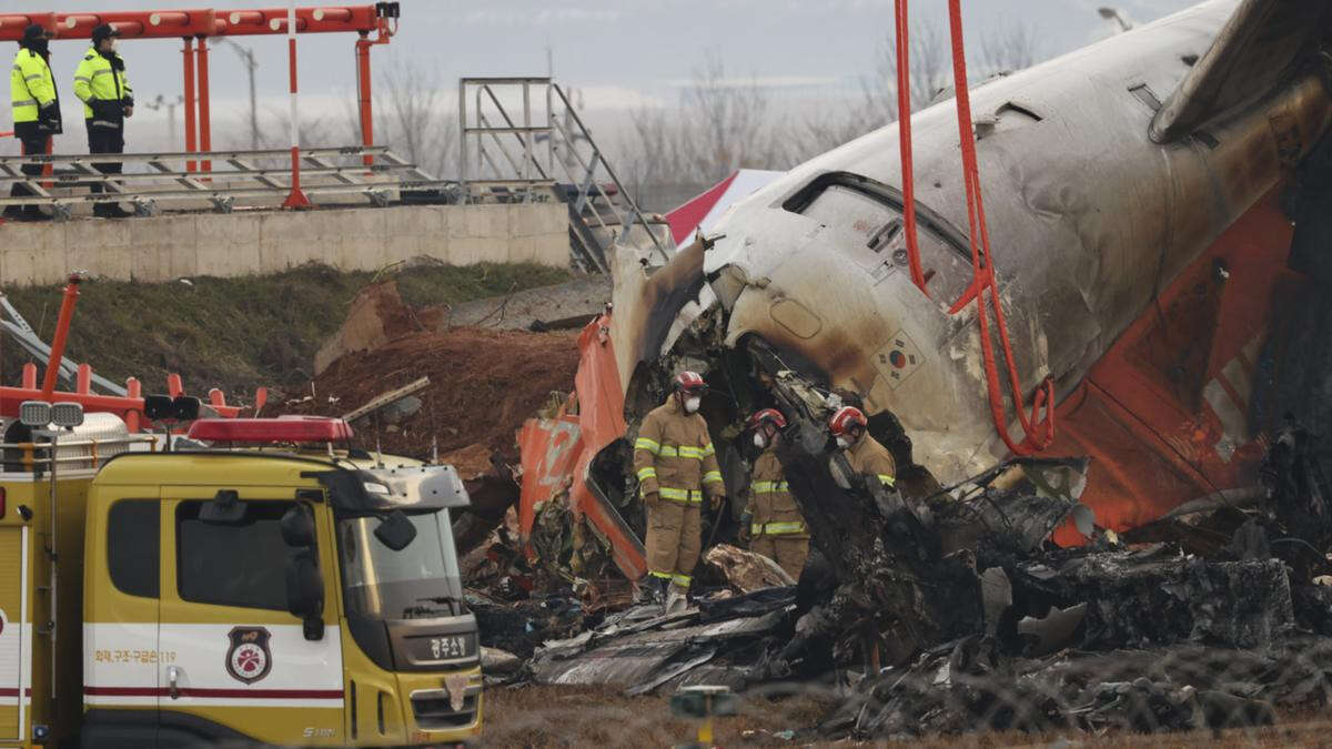 Aviation experts question concrete wall at end of runway