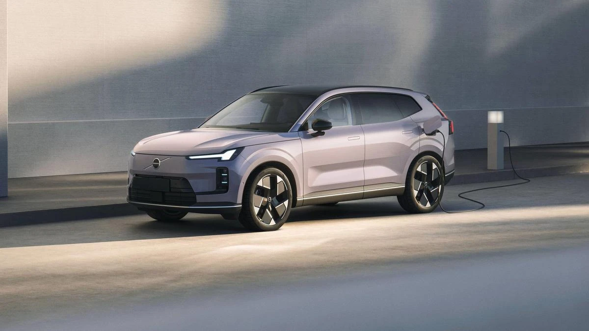 Volvo XC70 PHEV orders open in China, Australia a chance