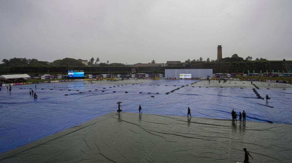 Galle flooded as bad weather halts Australia’s charge