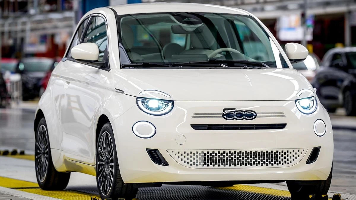 Fiat 500 Hybrid: Electric hatch re-engineered for petrol engine, manual transmission