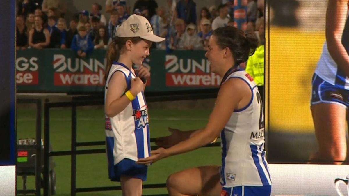 Auskick kid melts hearts with three-word message to Libby Birch