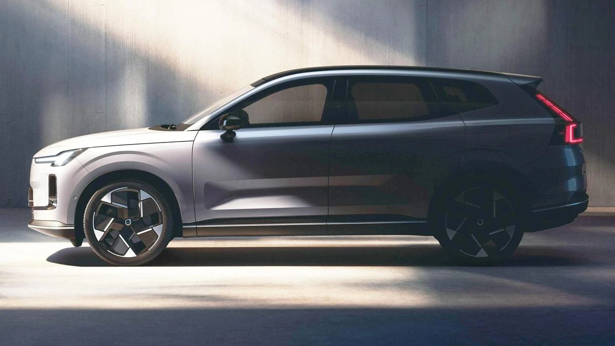 Volvo XC70 reborn as long-range PHEV wagon