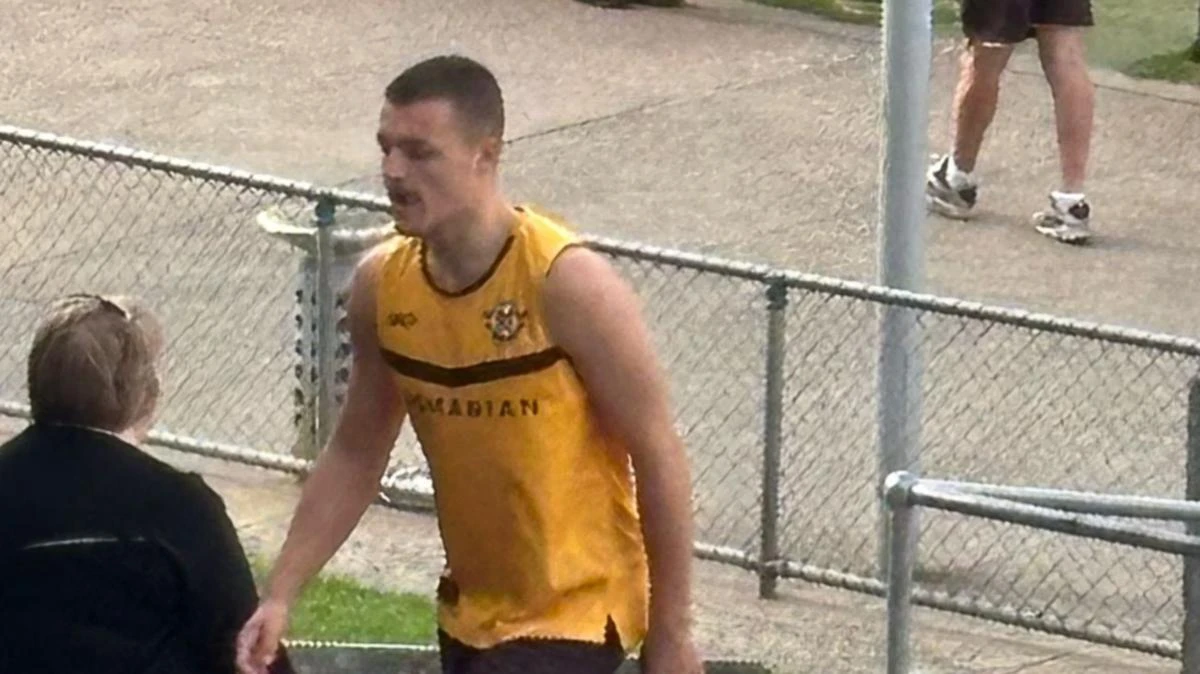 Hawthorn to make shock Ginnivan call as surprise photo emerges