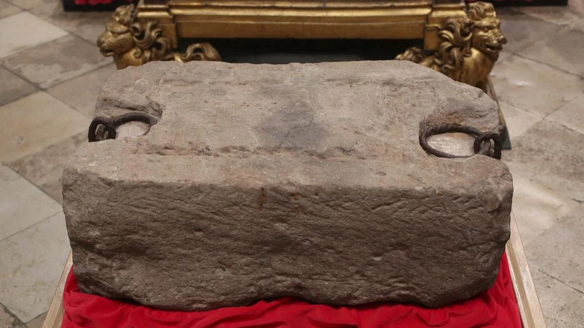 Australian held over Stone of Destiny 'disturbance'