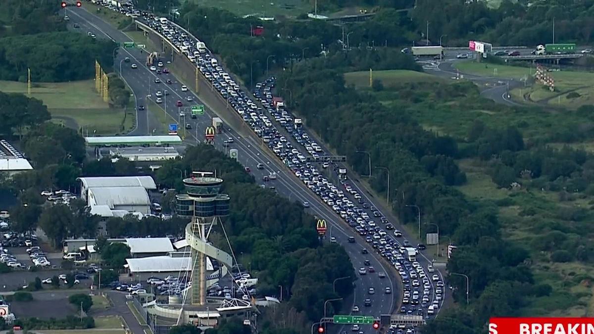 M5 crash causes traffic chaos on Sydney’s roads