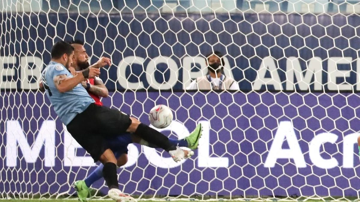 SoccerChile advance at Copa with Uruguay draw