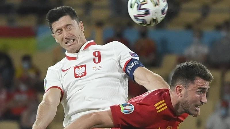 SoccerLewandowski gives Poland 1-1 draw v Spain