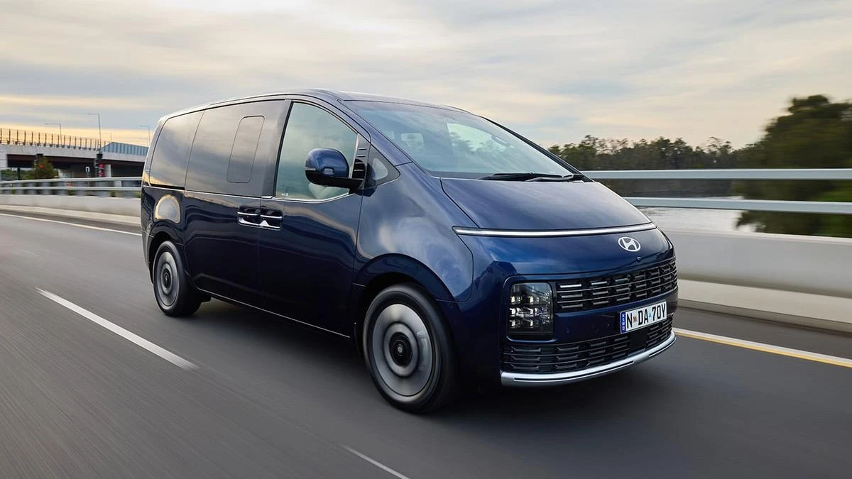 2026 Hyundai Staria Lounge hybrid review