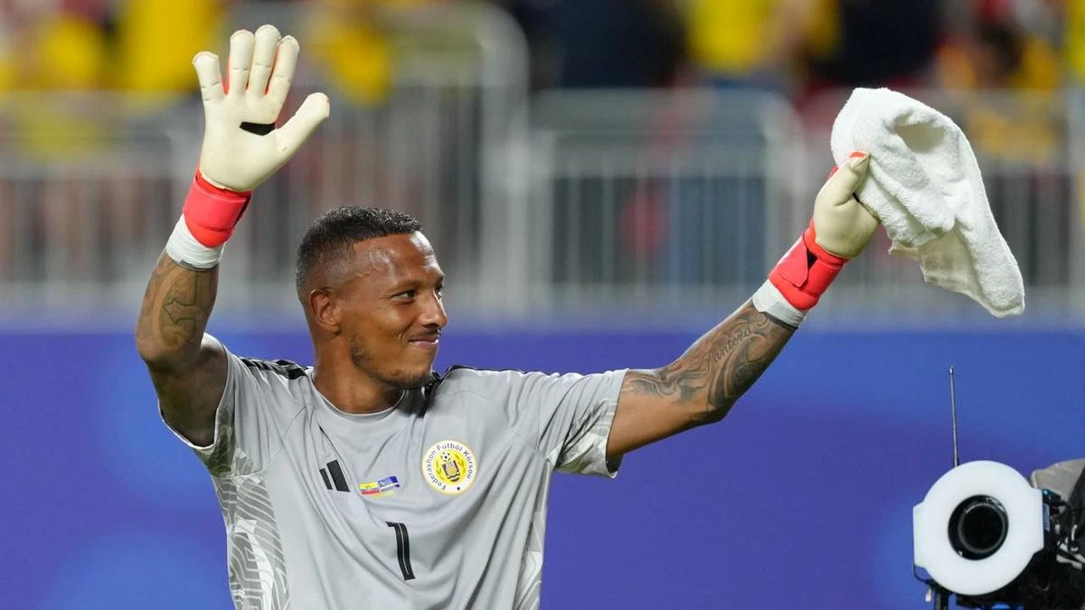 History as smallest ever World Cup nation shocks Ecuador