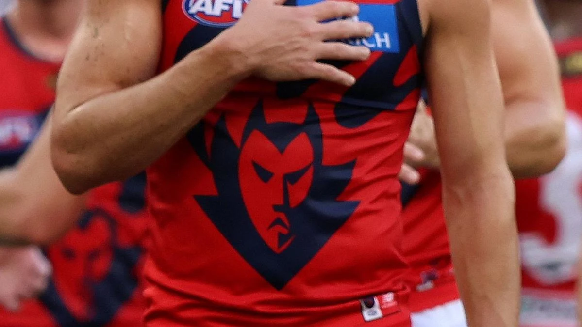Melbourne move ‘on the rocks’ as AFL turns to rival: ‘Disaster’