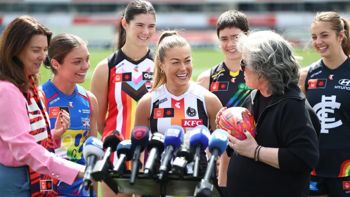 Hollywood icon joins forces with Aussie footy stars