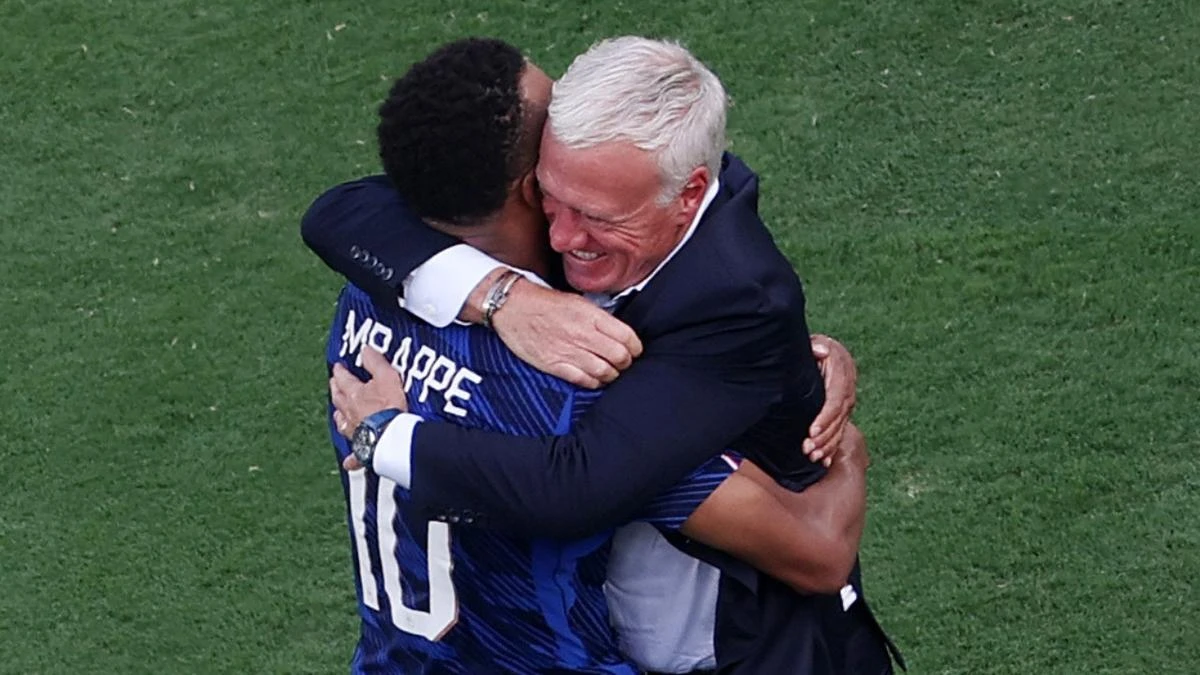 Superstar puts grieving coach first with heartfelt act