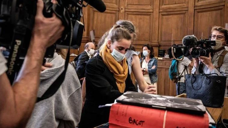 Woman who killed abusive husband faints in court after hearing proposed sentence