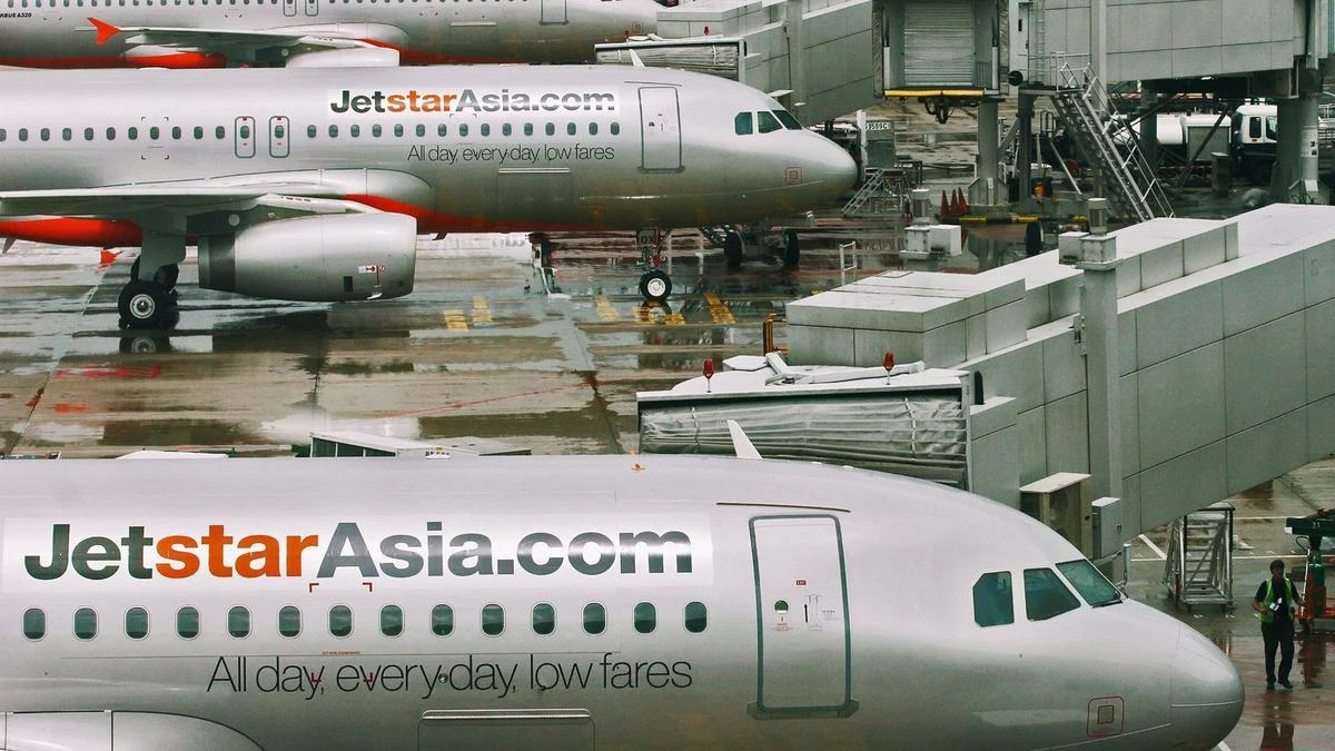 Hundreds jobless as Qantas shuts down budget carrier