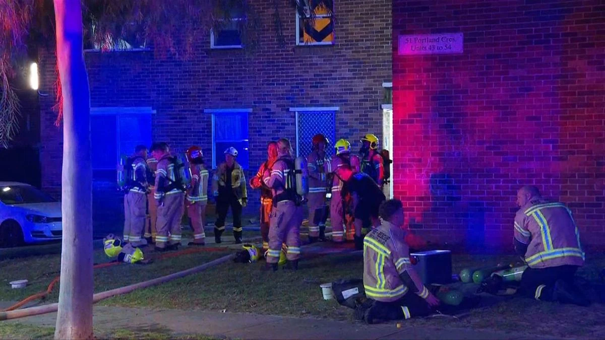 Neighbour saves elderly woman from unit fire