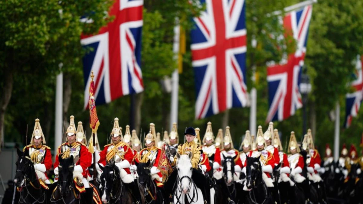 Royals join thousands to mark 80 years since WWII's end