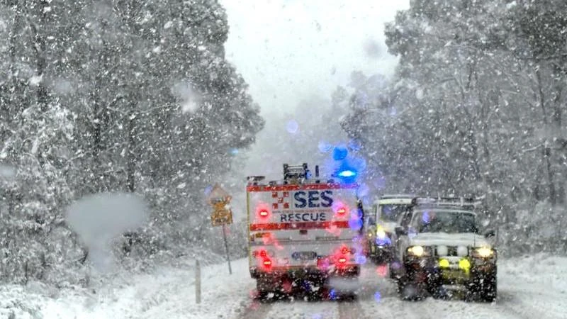 Heavy snow and wild weather sweep NSW