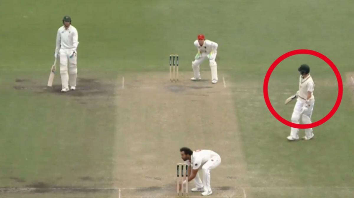 Cricket world loses it over last-ball blunder in crazy scenes