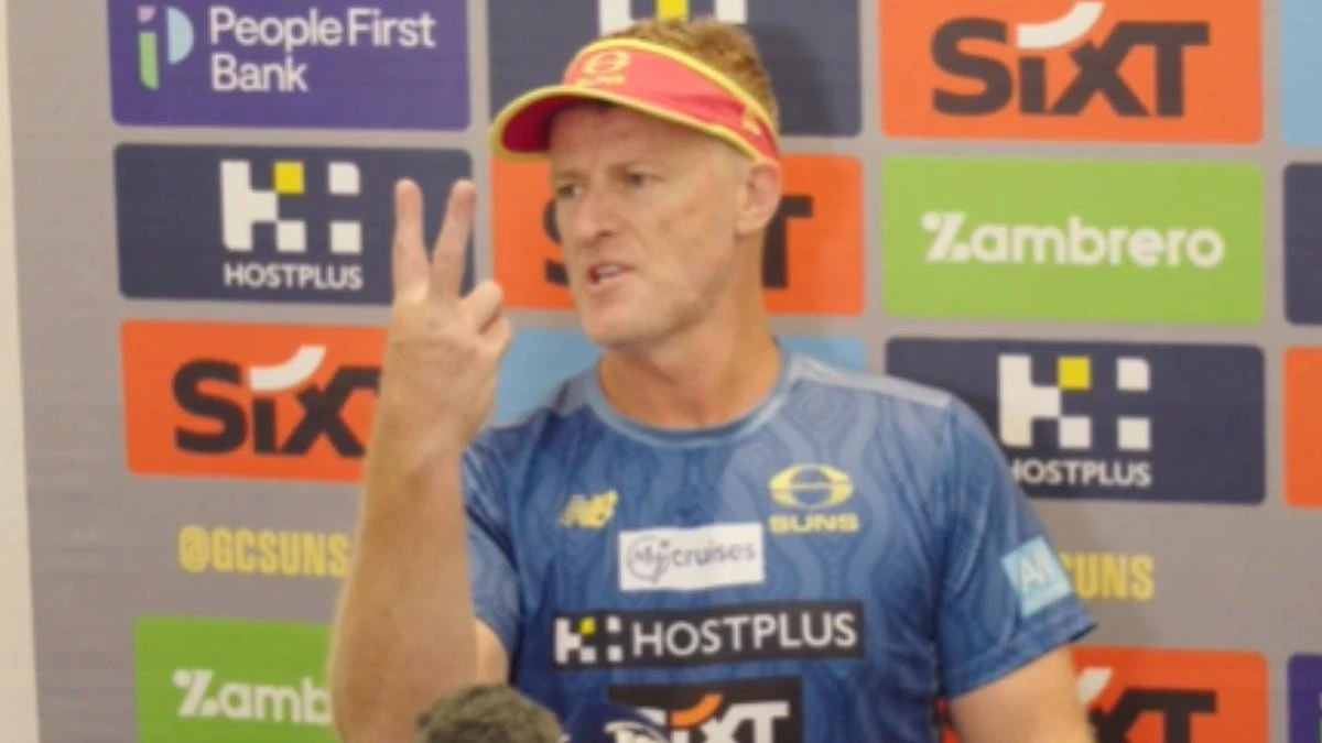Damien Hardwick trolls AFL after one-finger salute saga