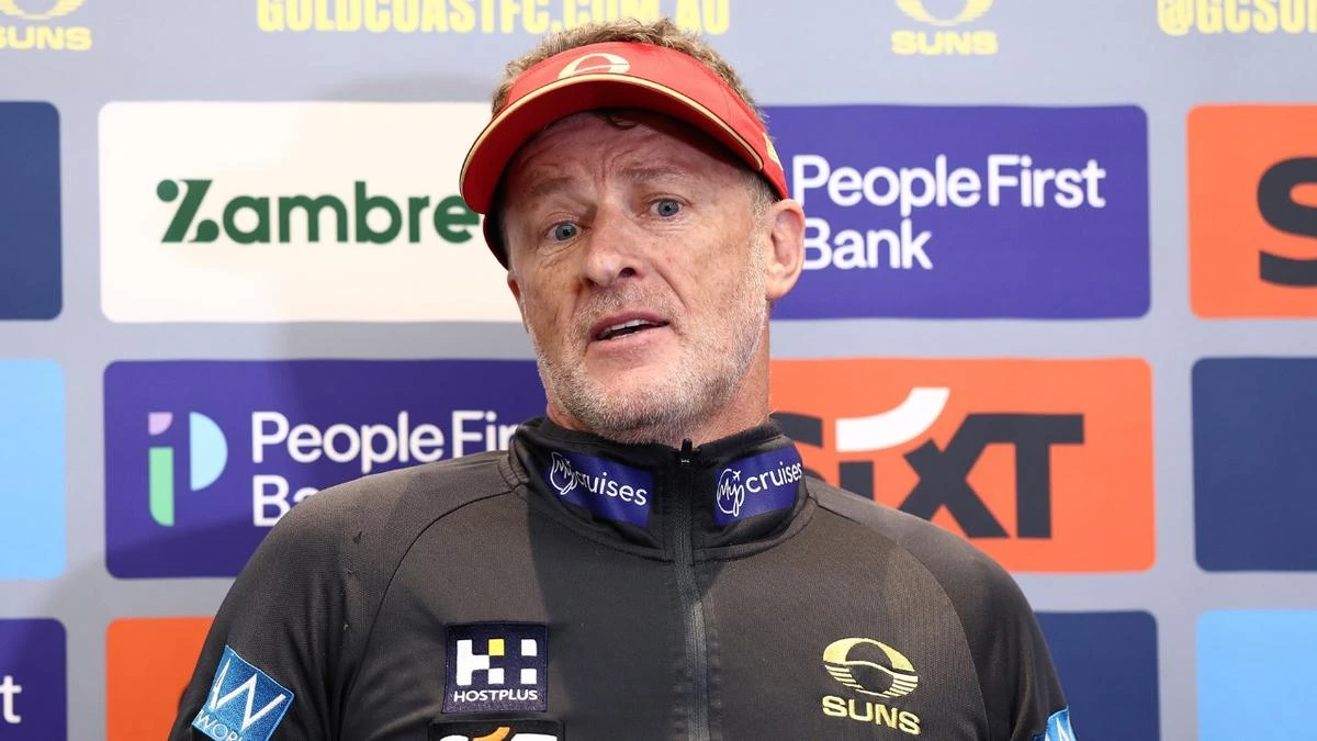 Damien Hardwick issues apology after Suns ‘overreaction’