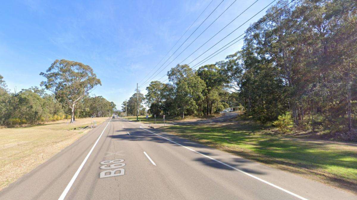 Man killed as car crashes into tree in NSW tourist hotspot