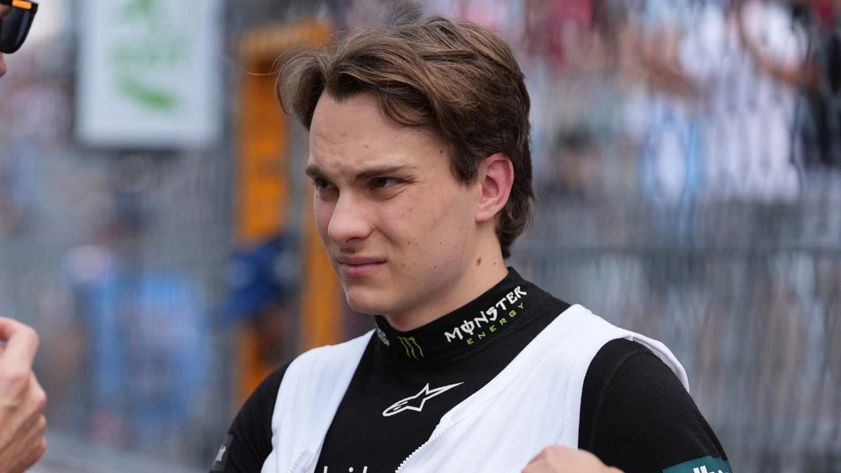 Piastri reacts to Red Bull rumour amid new Verstappen development