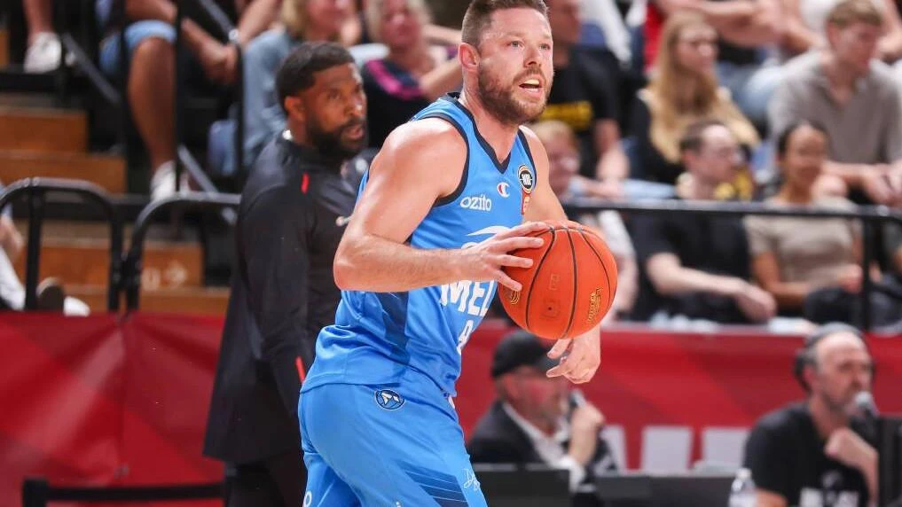 NBA championship winner, Boomers star Matthew Dellavedova lists Melbourne home