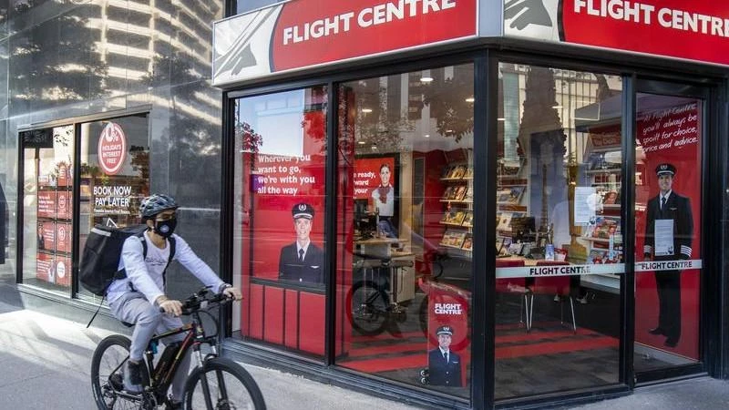 Flight Centre shares for workers who stay