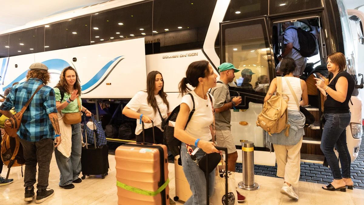 More than 100 Australians evacuated from Israel on departure flight