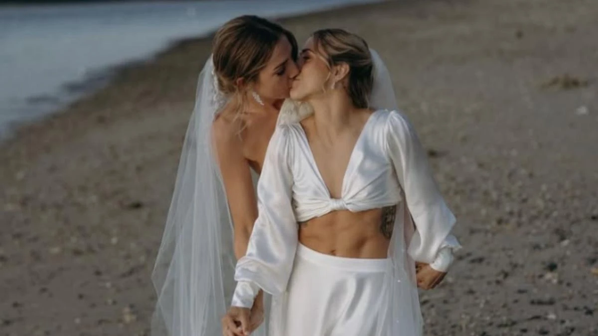 Matildas hero ties the knot in stunning ceremony on picturesque island