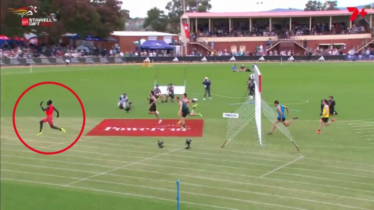 Gout Gout blows rivals away in blistering Stawell Gift heat