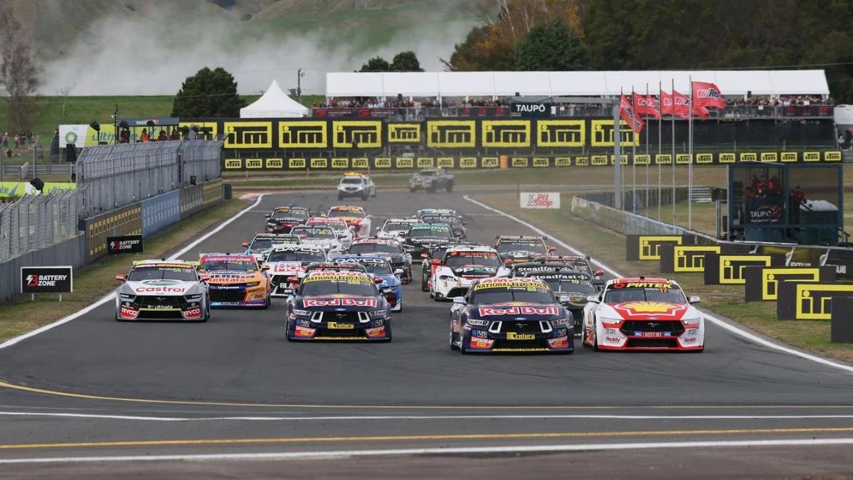 Supercars in chaos as ‘unprecedented situation’ forces shock call