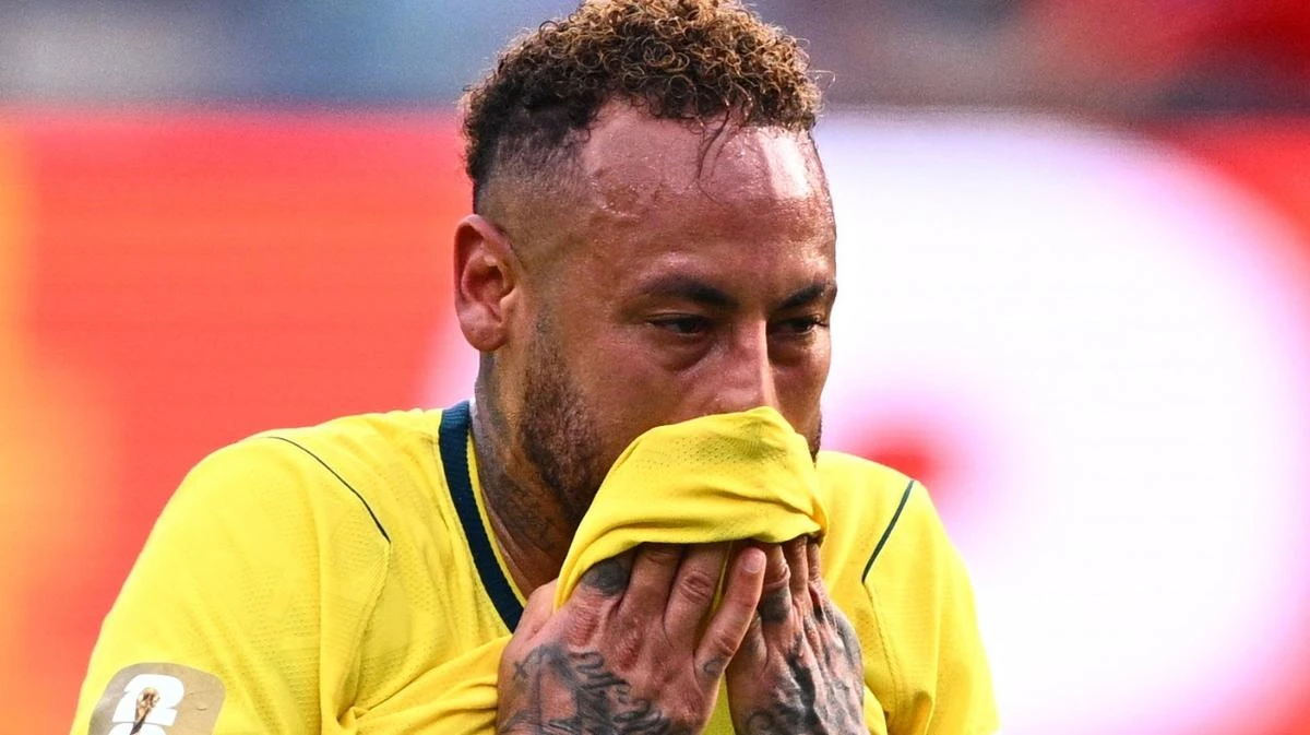 Sad final image as Neymar announces immediate retirement