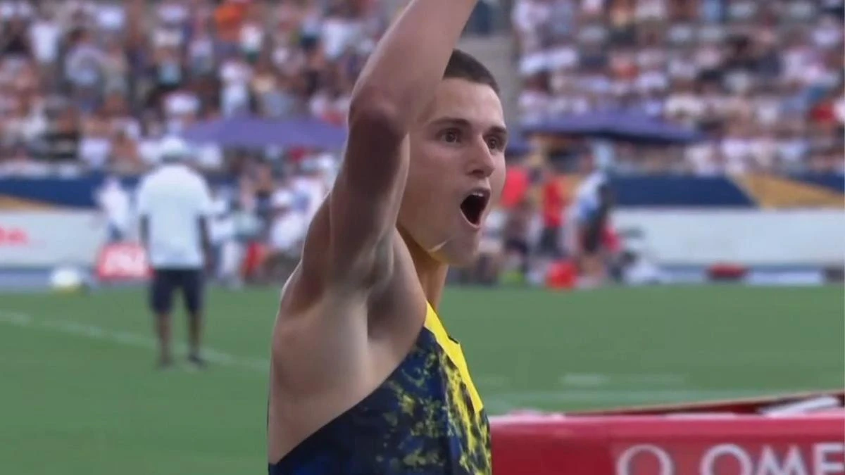 ‘World on notice’ as Aussie star breaks hero’s record: ‘Mental’
