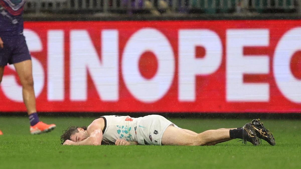 AFL star in hot water after huge bump knocks out rival
