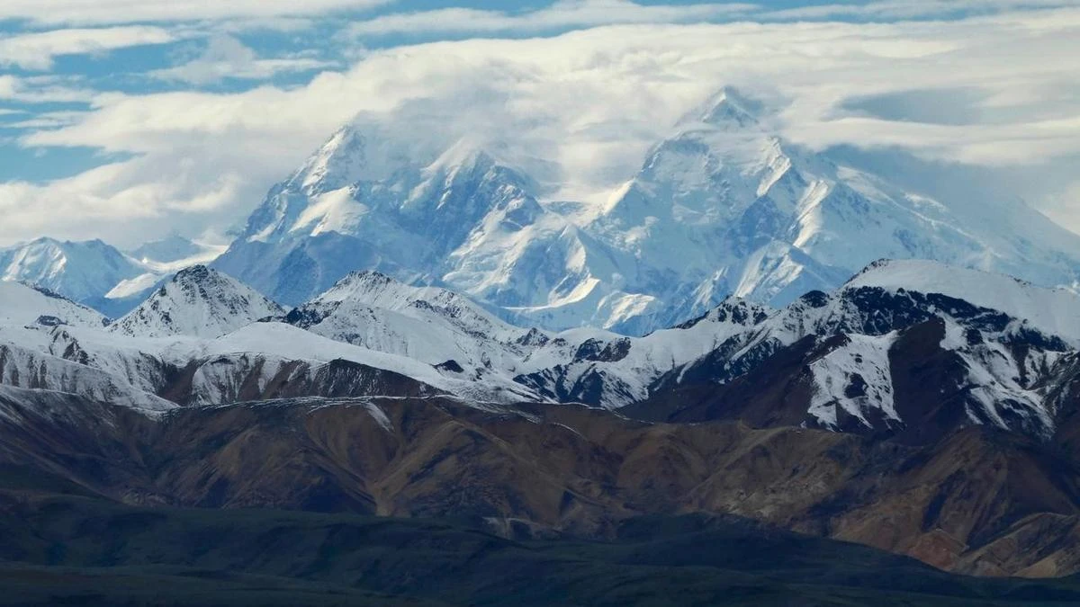 Three dead after plunge on Alaska mountain