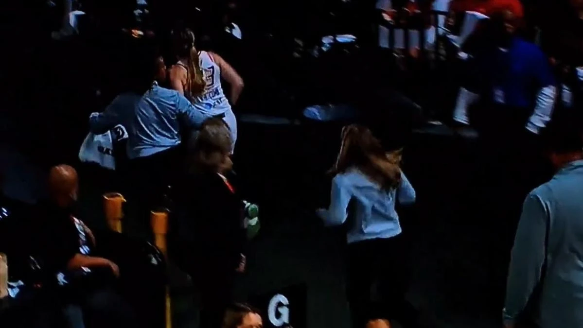Hectic scenes as Aussie veteran hobbles off during finals chaos