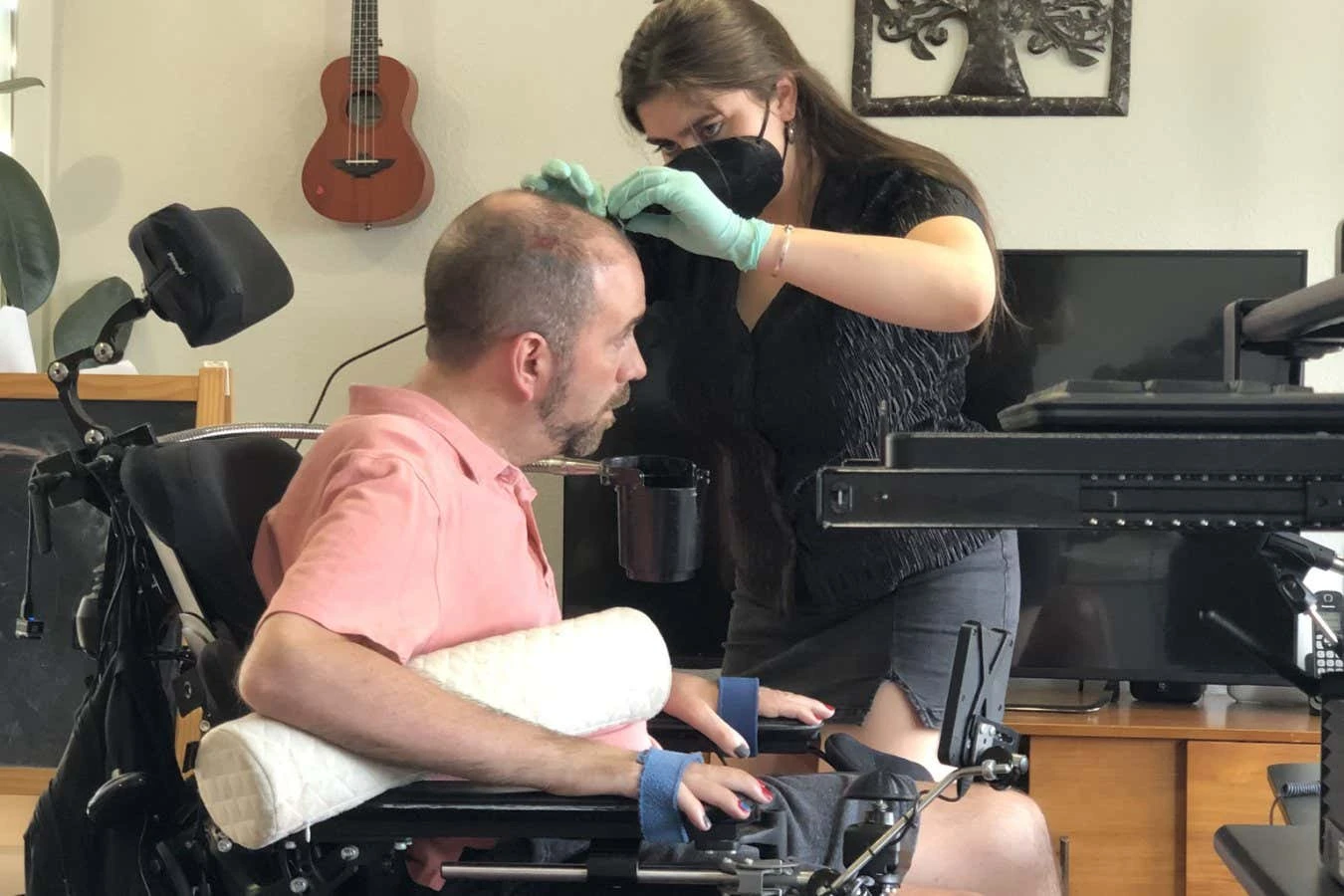 Mind-reading AI turns paralysed man's brainwaves into instant speech