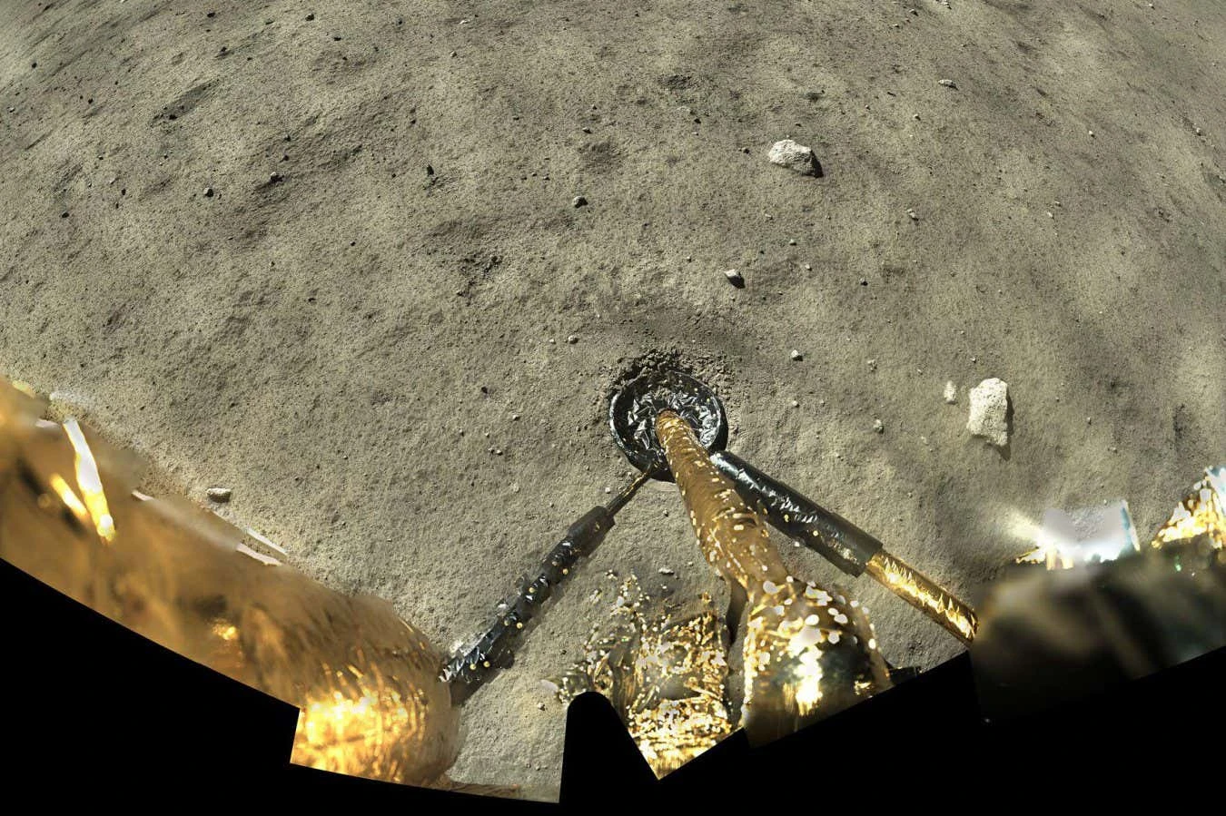 Simple device can produce water, oxygen and fuel from lunar soil