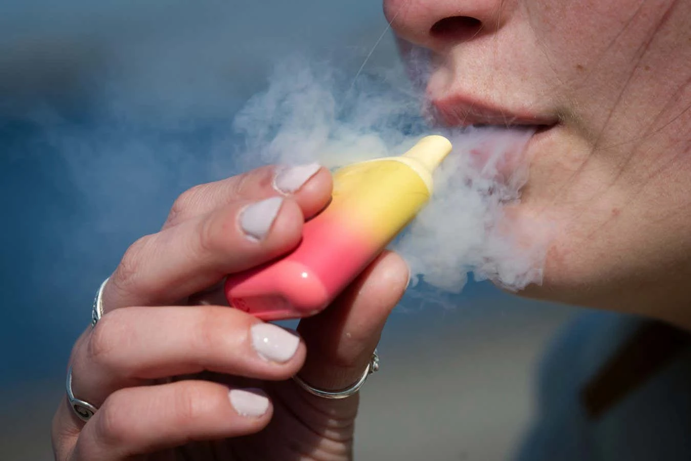 Vape mouthpieces could be swarming with fungi that harm airways
