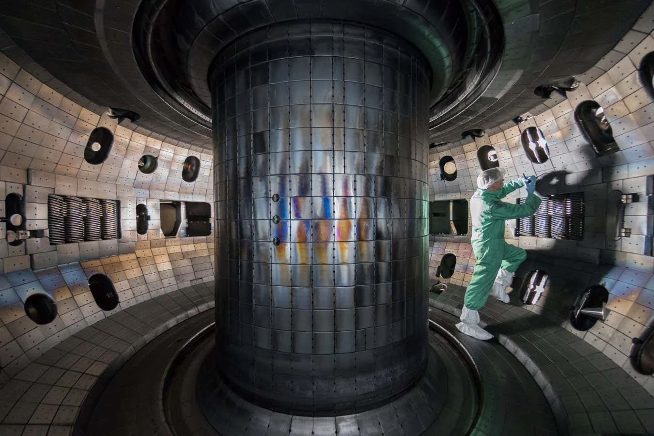 Nuclear fusion experiment overcomes two key operating hurdles