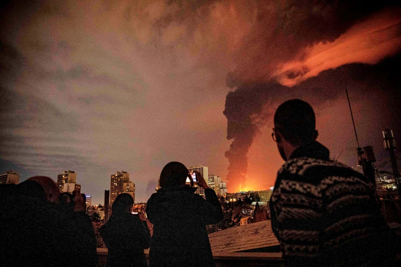 Attack on Iran’s oil released as much pollution as a volcano
