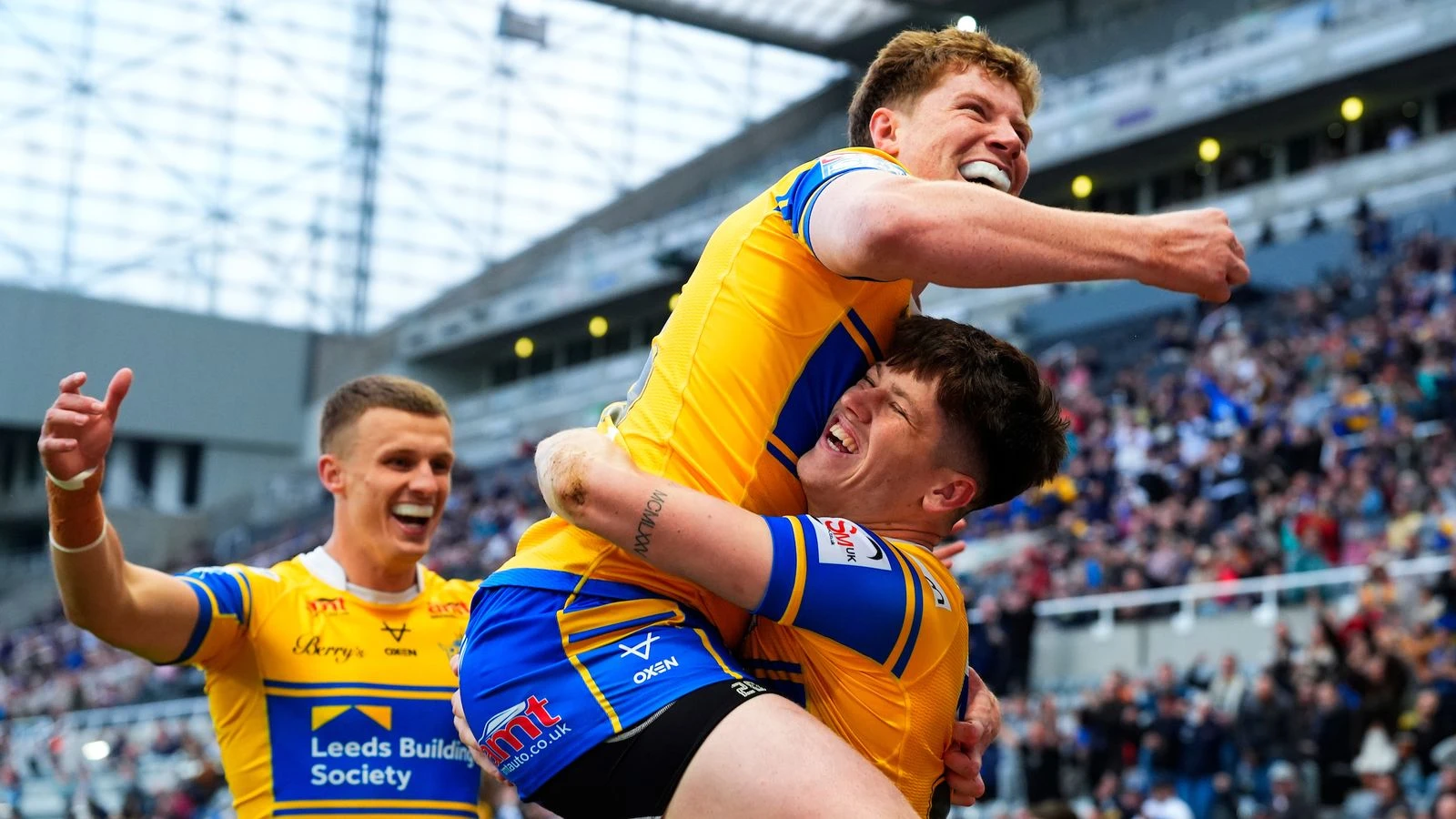 Super League LIVE! Build-up to St Helens vs Leeds Rhinos