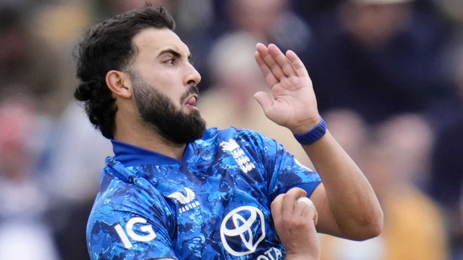 England bowl vs West Indies after third ODI delayed by London traffic LIVE