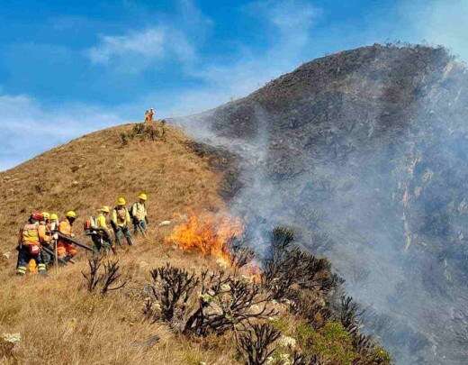 Perigo ultrapassa as chamas na linha de combate ao fogo